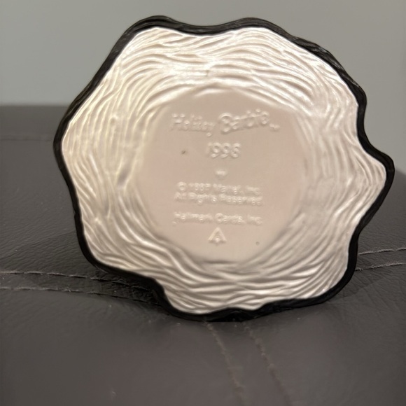 * Vintage * Hallmark | Barbie Collector Series Ornament- 1998 - Picture 5 of 9